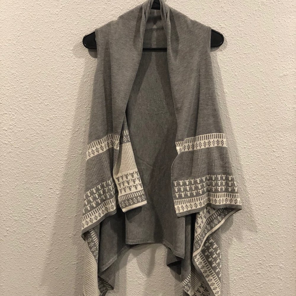 Bajee Collection Grey and White Cardigan